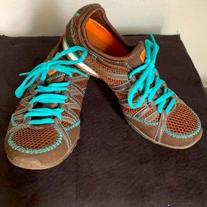 Rocket Dog Light Weight Sneakers EUC. Size 6.5